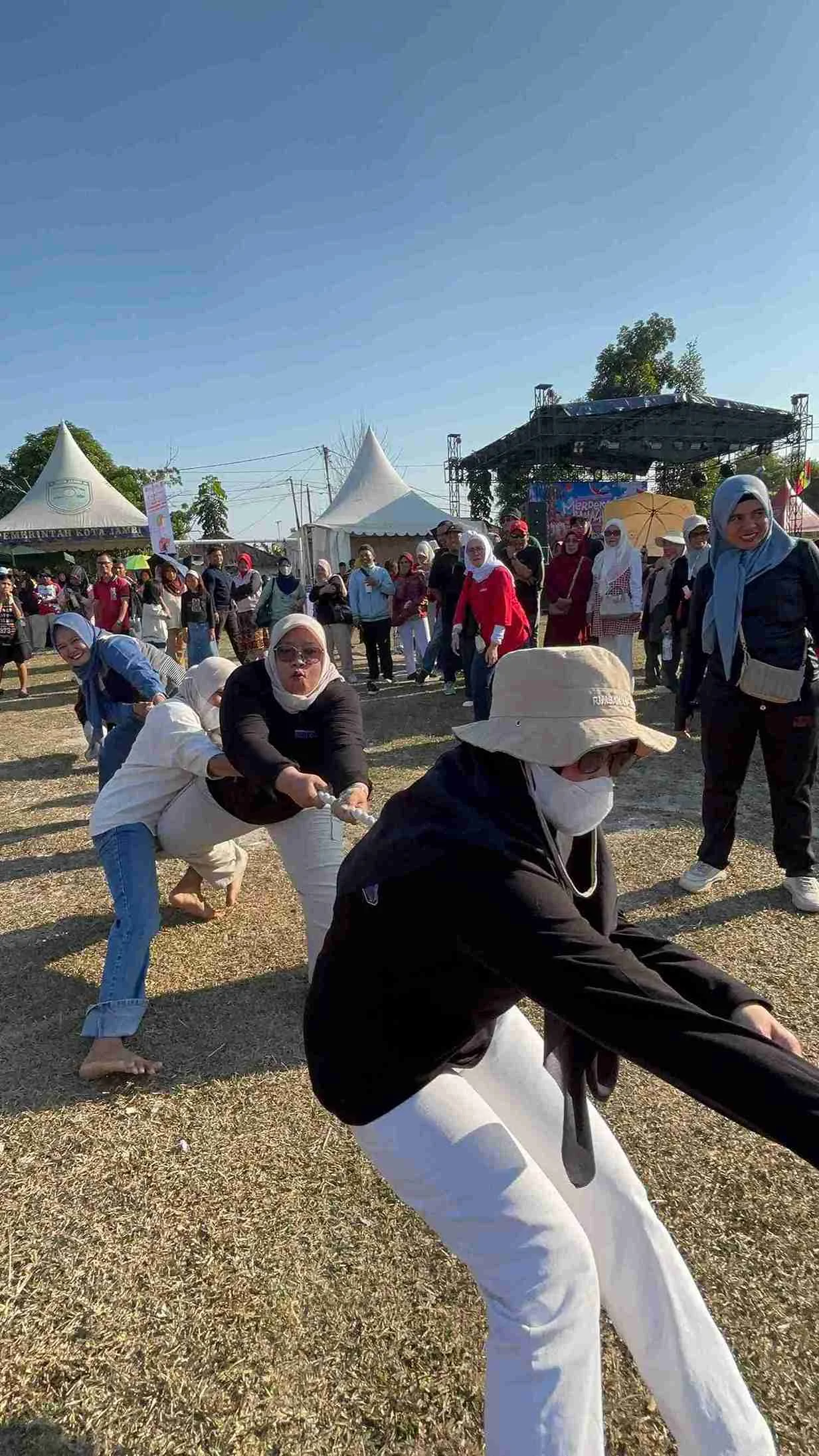 Lomba Tarik Tambang Pemkot Jambi